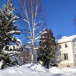 Chalet Banff - 6 Bedroom 6 Bathroom, Niseko